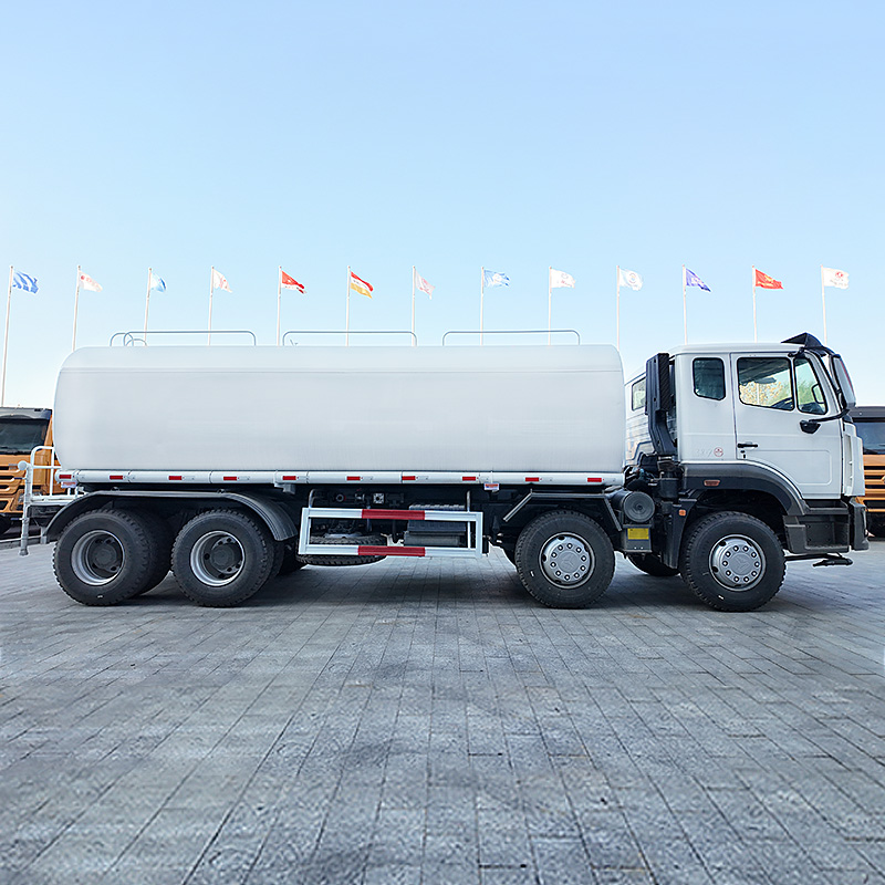 Used & Remanufactured HOWO NX 8X4 Water Tank Truck