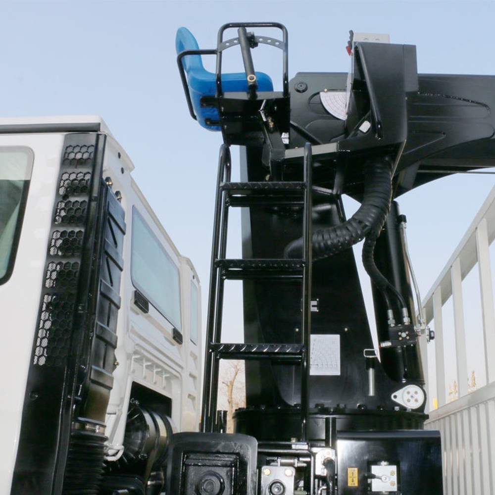 5 Used HOWO T5G 6X4 Crane Truck