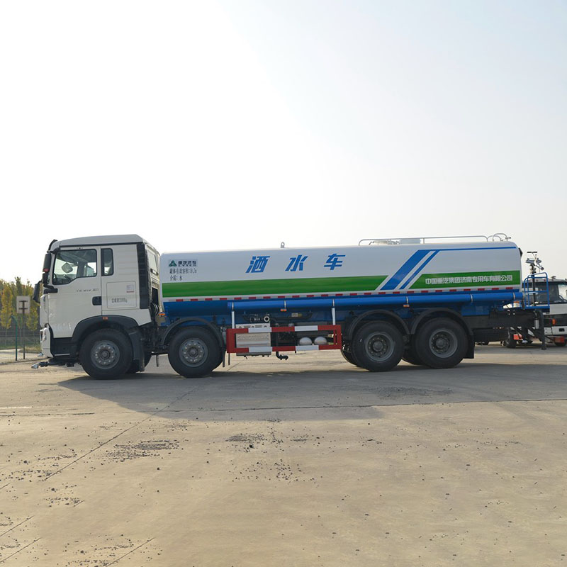Used  HOWO 8x4 Water Tank Truck 371HP 12-Wheel Sprinkler