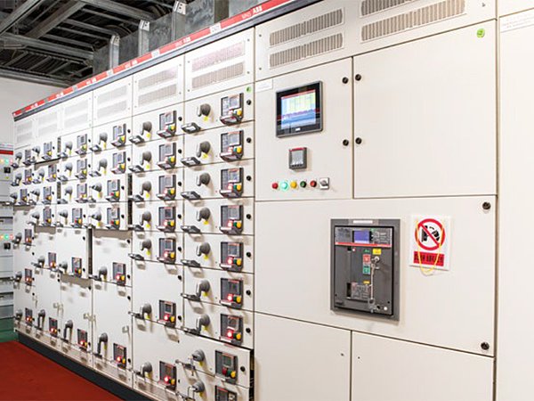 North American medium voltage circuit breakers North American medium voltage circuit breakers