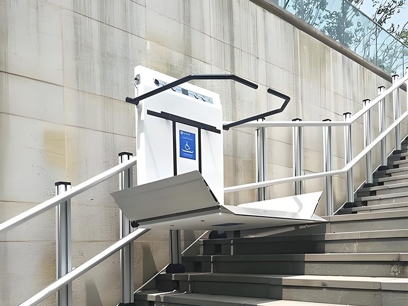 Inclined-attachment wheelchair lift