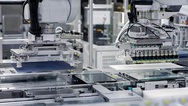 Custom robotic end effectors or standard grippers for fragile parts?