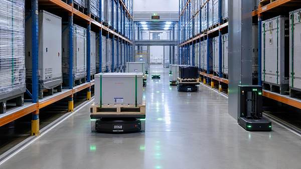 Custom AMR AGV Supplier Options for Narrow Aisle Warehouses