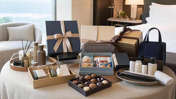 Seasonal Gifts for Hotels: How to Plan by Holiday, Budget, and Guest Type
