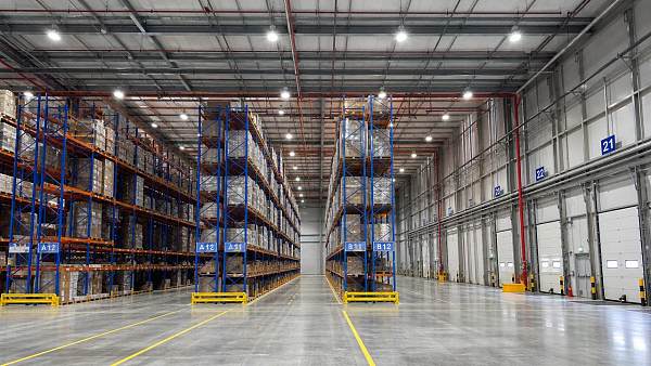 Warehouse lighting upgrades that cut energy without dark zones
