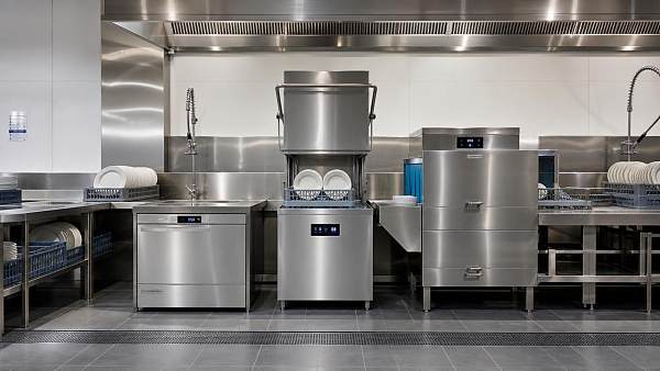 Commercial Dishwashers Buying Guide: Door-Type vs Conveyor vs Undercounter