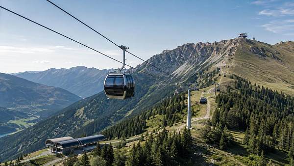Planning Recreational Cable Transport Networks for Resorts and Mountain Parks