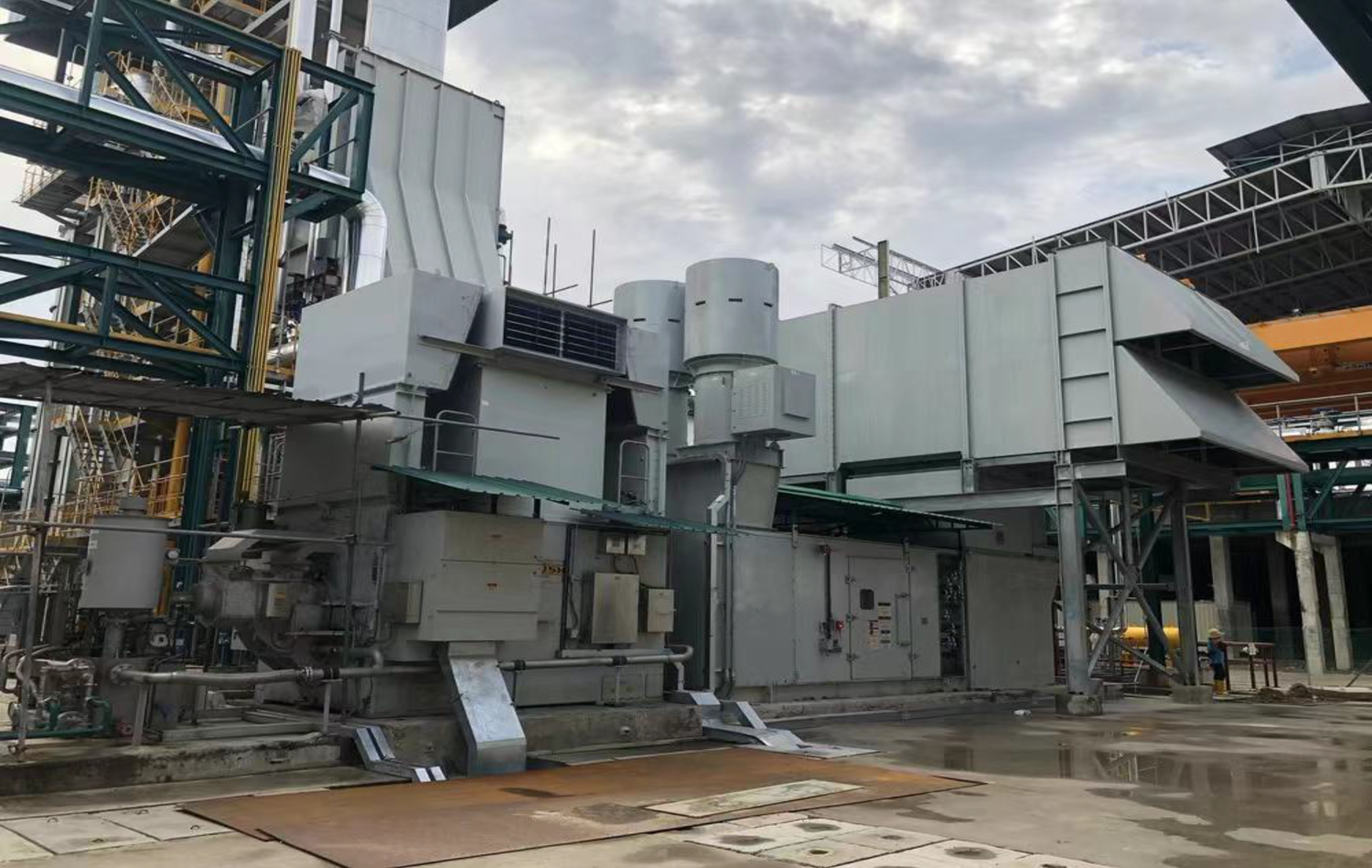 Do most steam turbine manufacturers supply spare rotor balancing data for field balancing after major repairs?