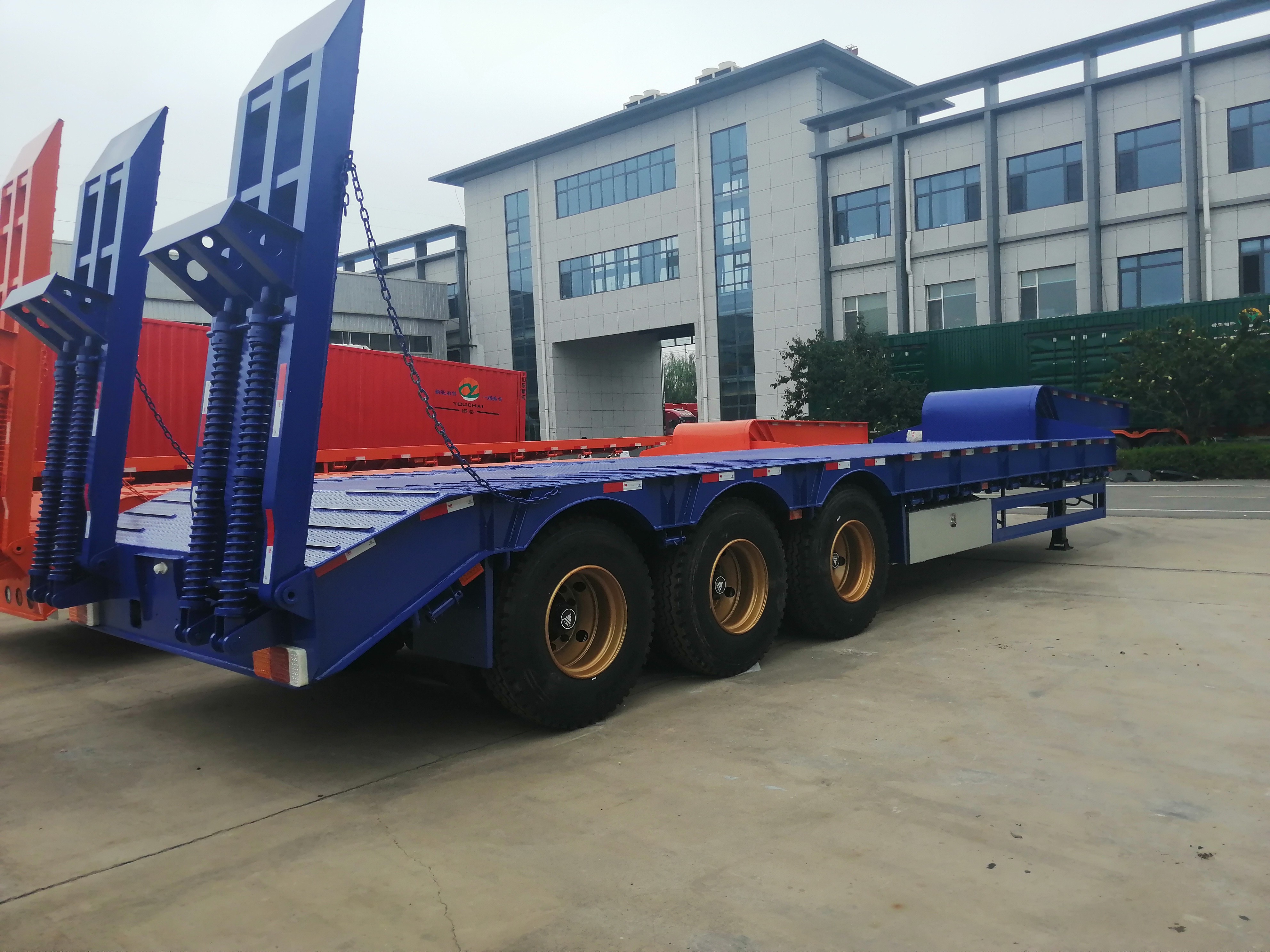 Blue- 3-Axle 16m Low Flatbed Semi-Trailer