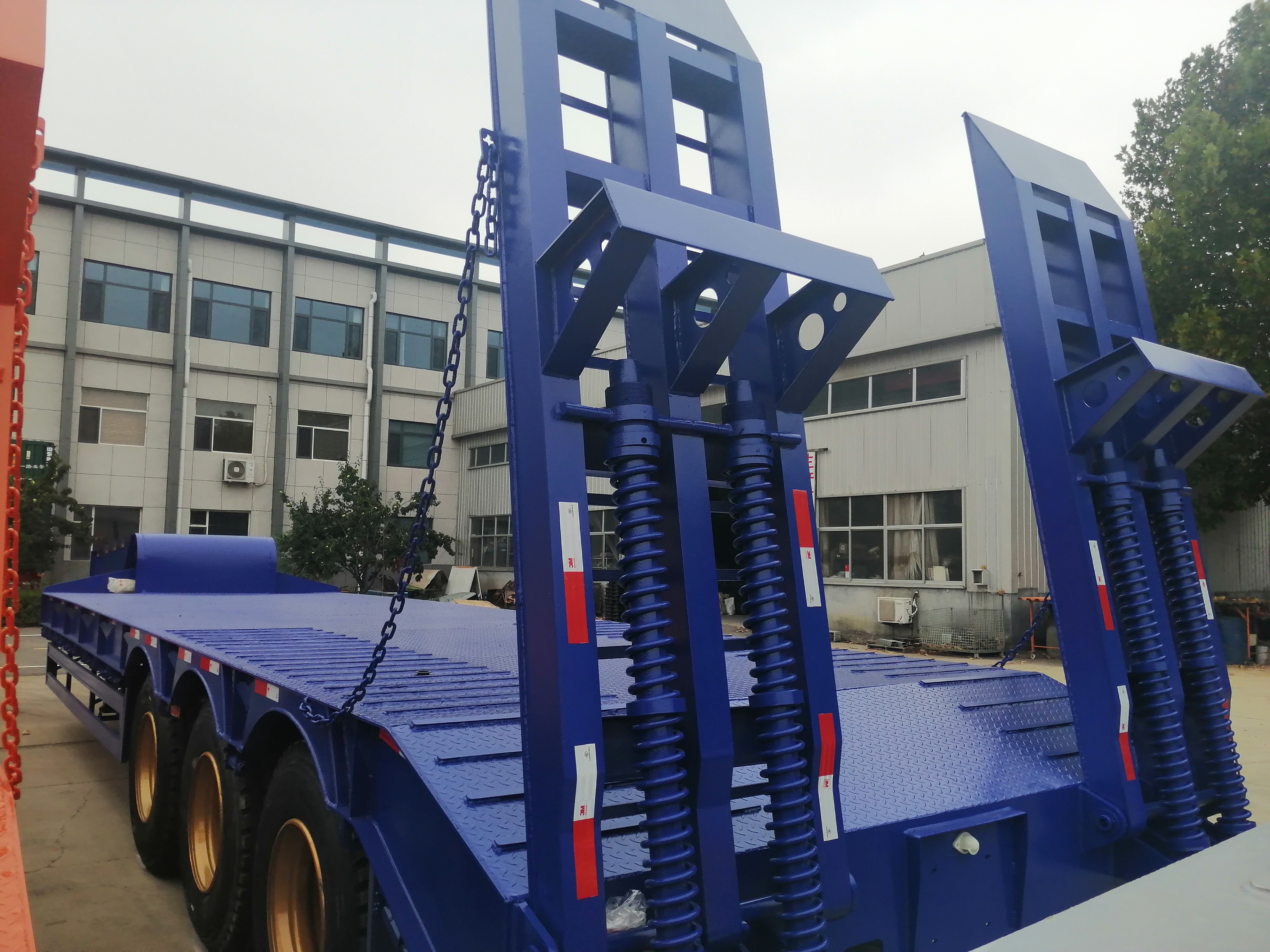 Blue- 3-Axle 16m Low Flatbed Semi-Trailer
