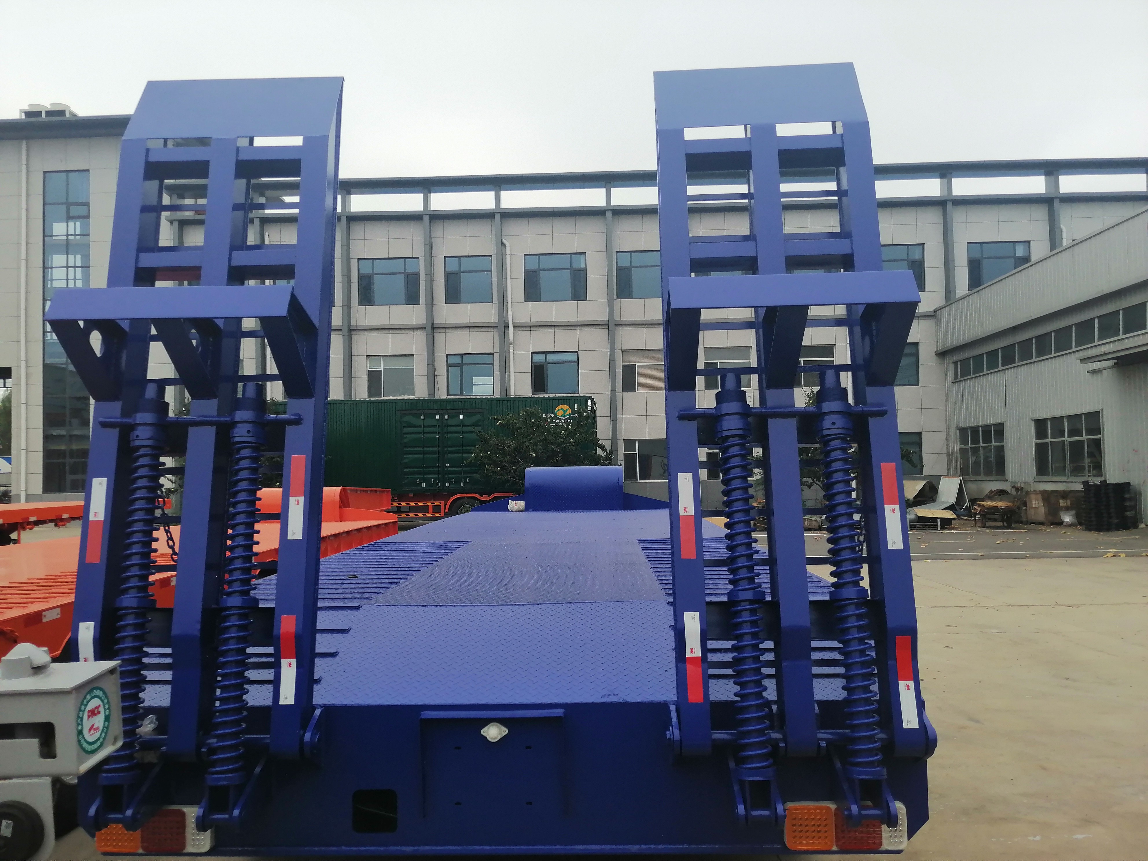 Blue- 3-Axle 16m Low Flatbed Semi-Trailer