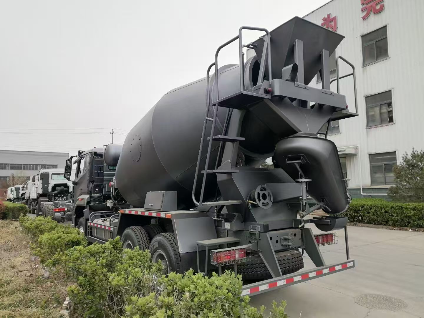 Square Concrete Mixer Truck