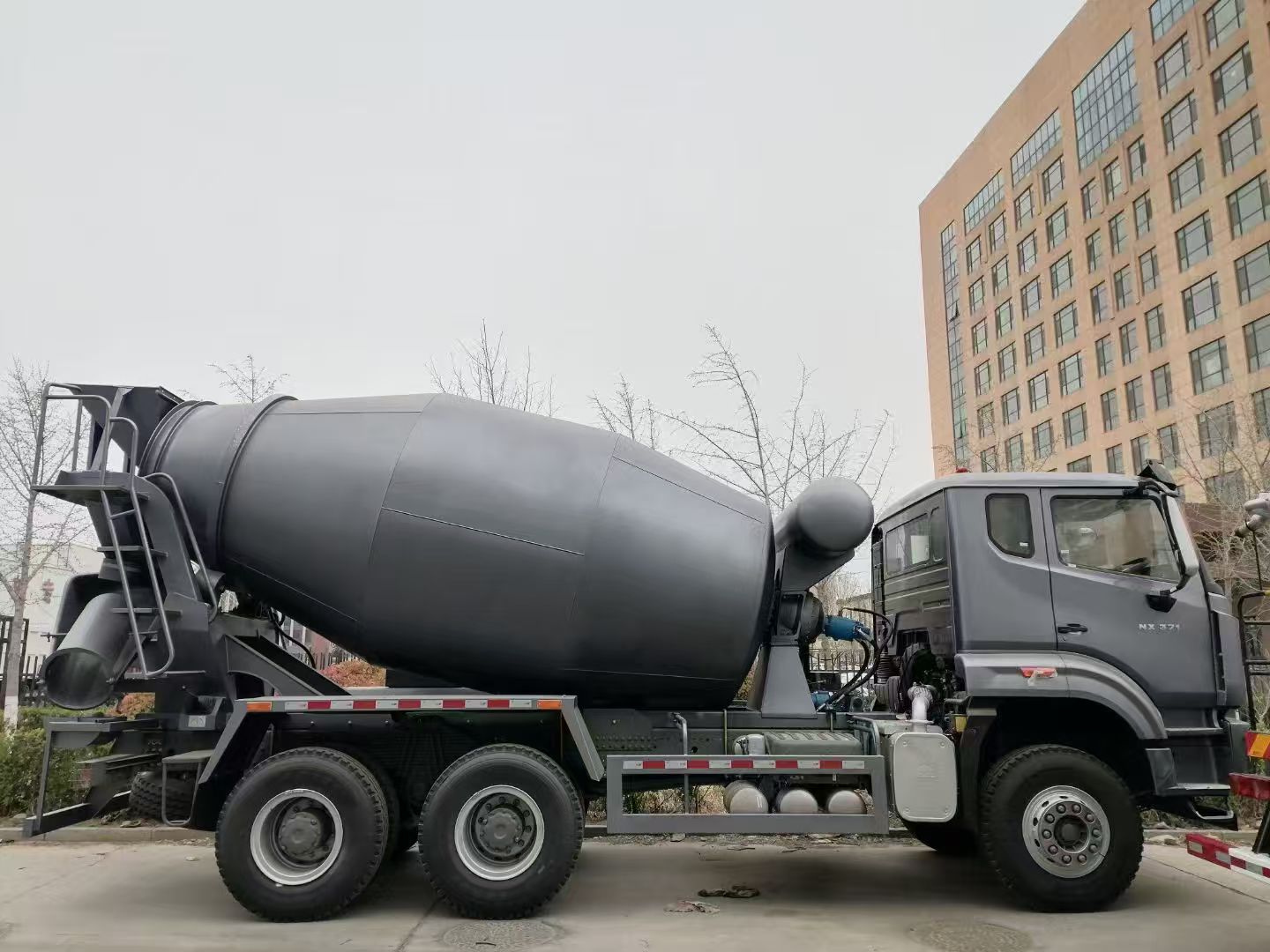 Square Concrete Mixer Truck