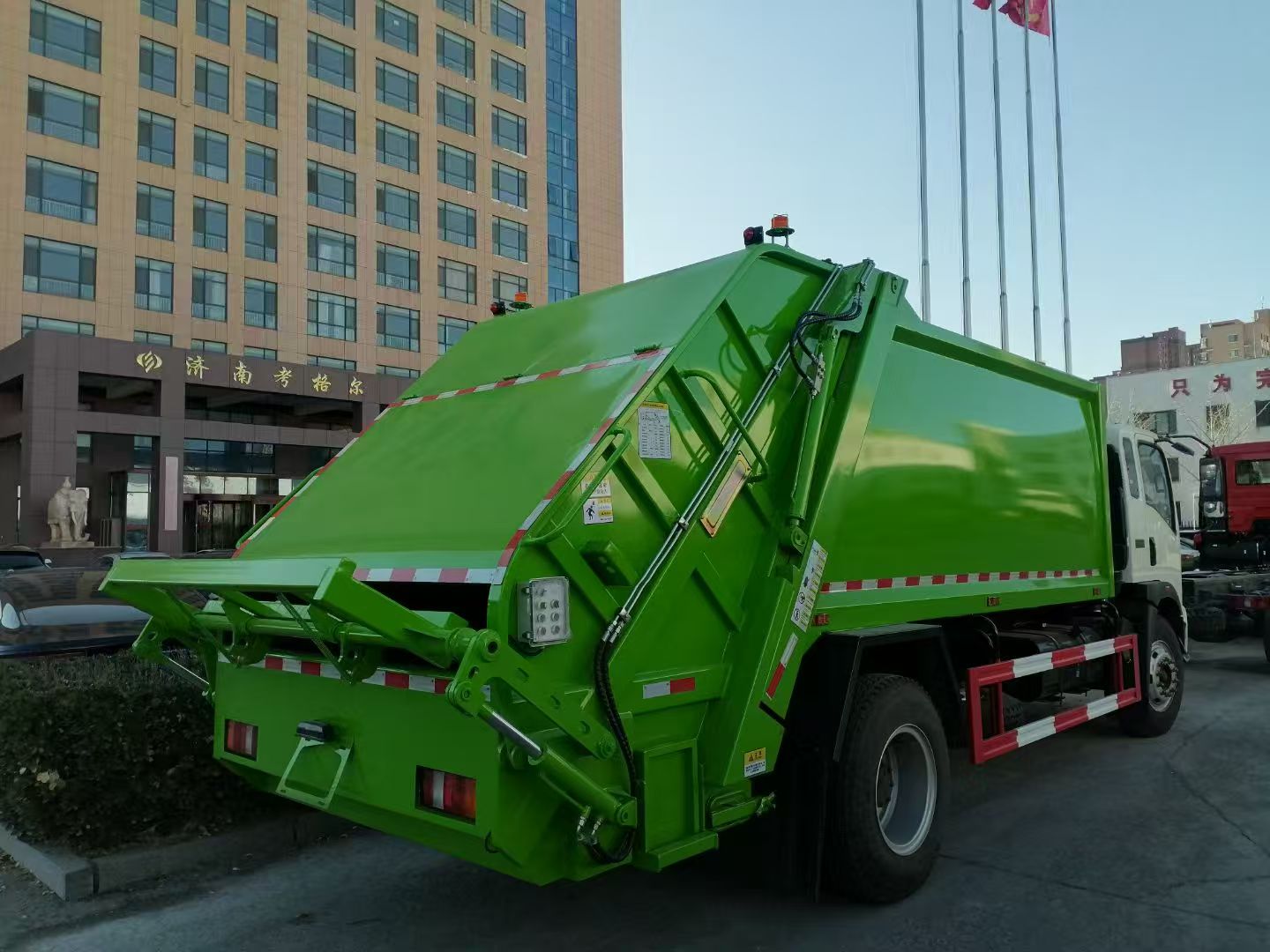 Compactor Garbage Truck