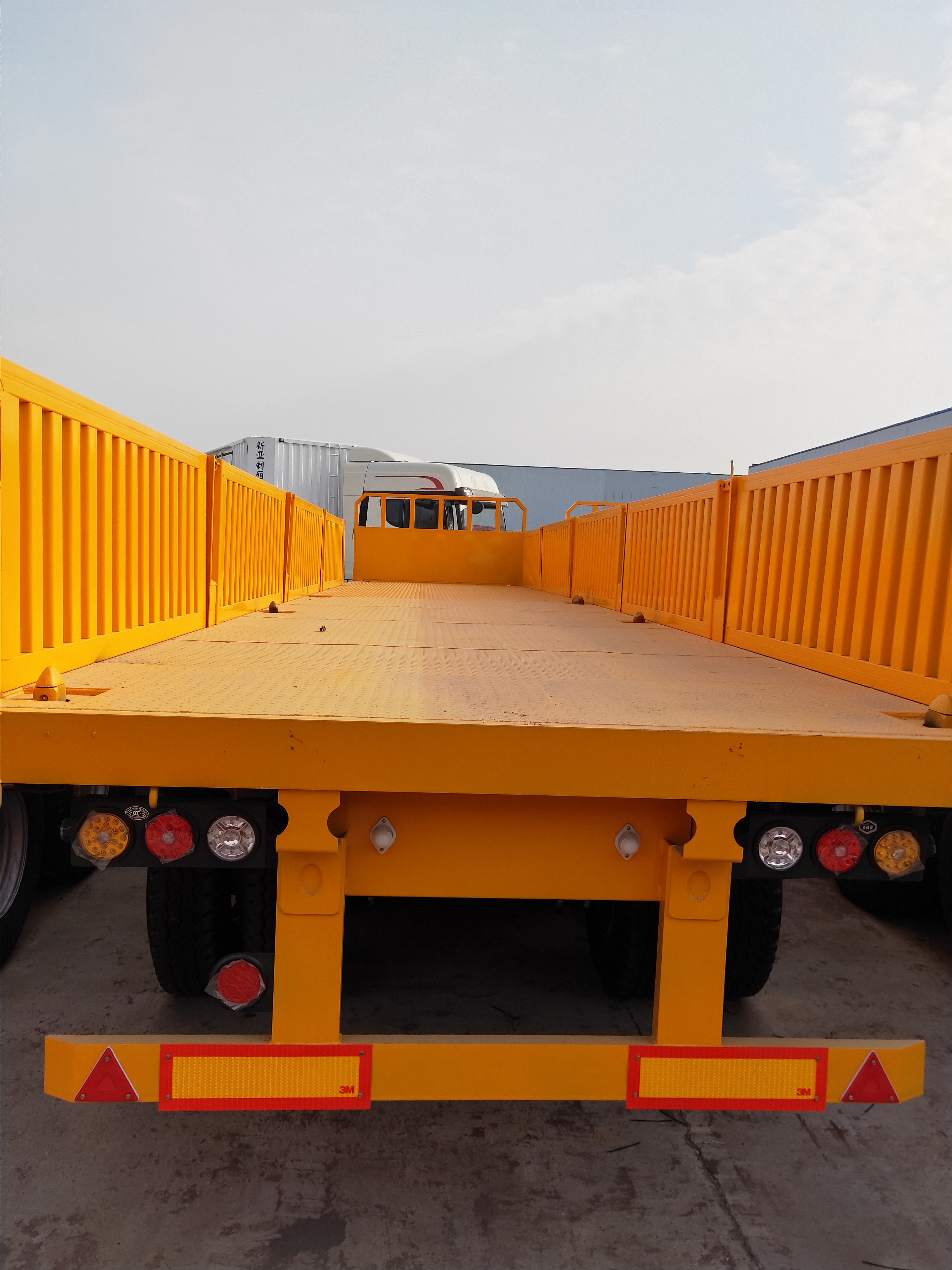 3-axle Flatbed Semi-Trailer