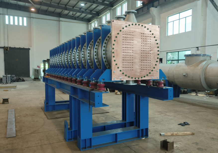 What feedwater pH range limits the stability of W1 type (low negative pressure) chlorine dioxide preparation technology?