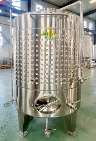 Cuves de stockage de vin de 7500L pour domaine viticole