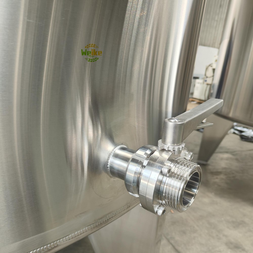 Serbatoi in acciaio inox per la conservazione del vino in vendita