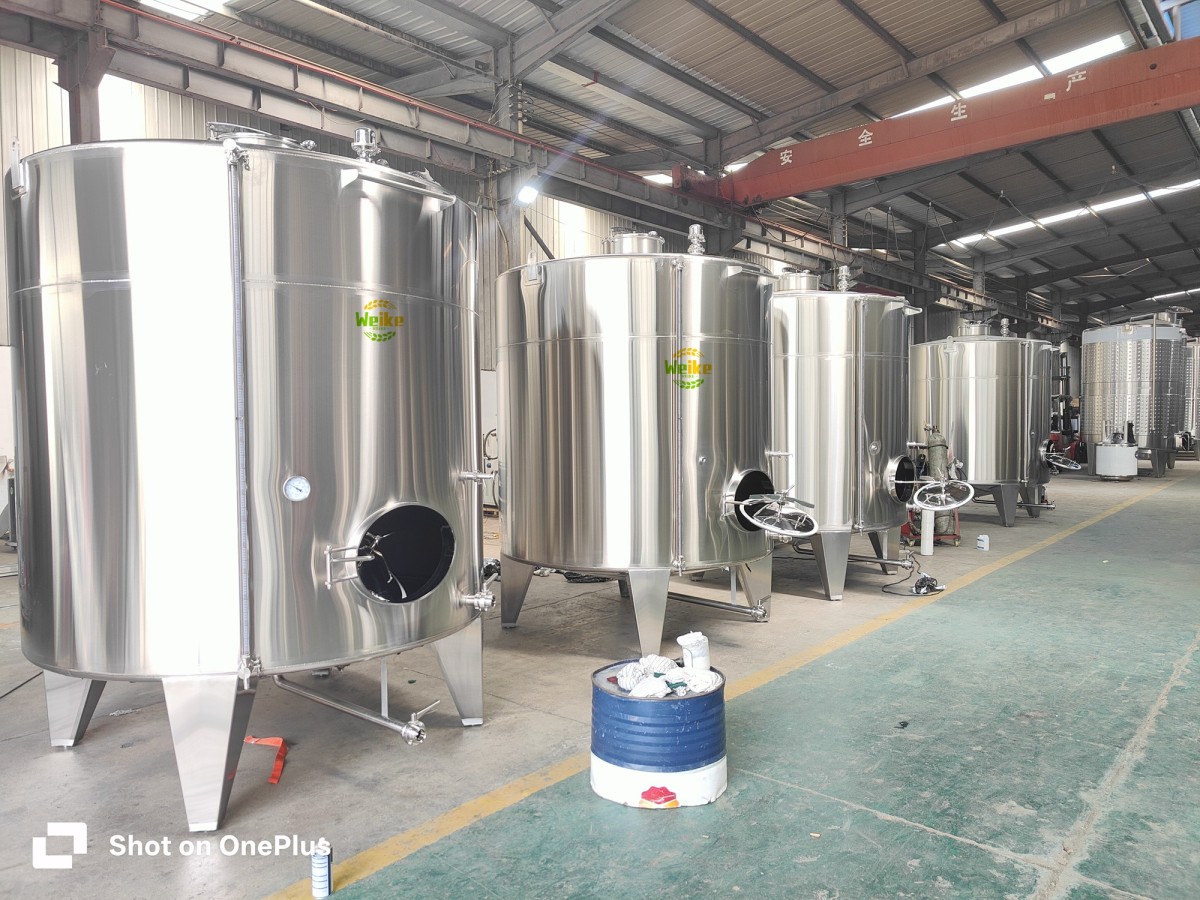 7500L pisco tanks
