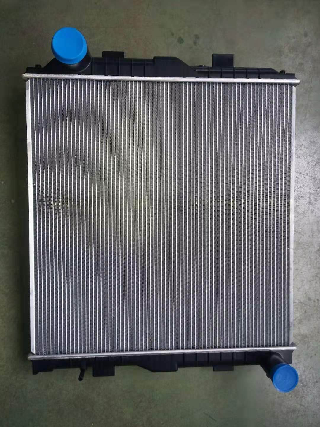 XD1014 适用于 NISSAN-UD 的散热器
