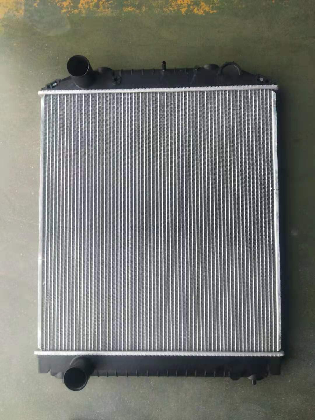 XD1045 日野卡车散热器