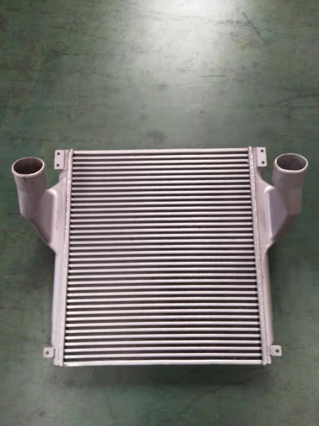 XD3303 三菱扶桑中冷器