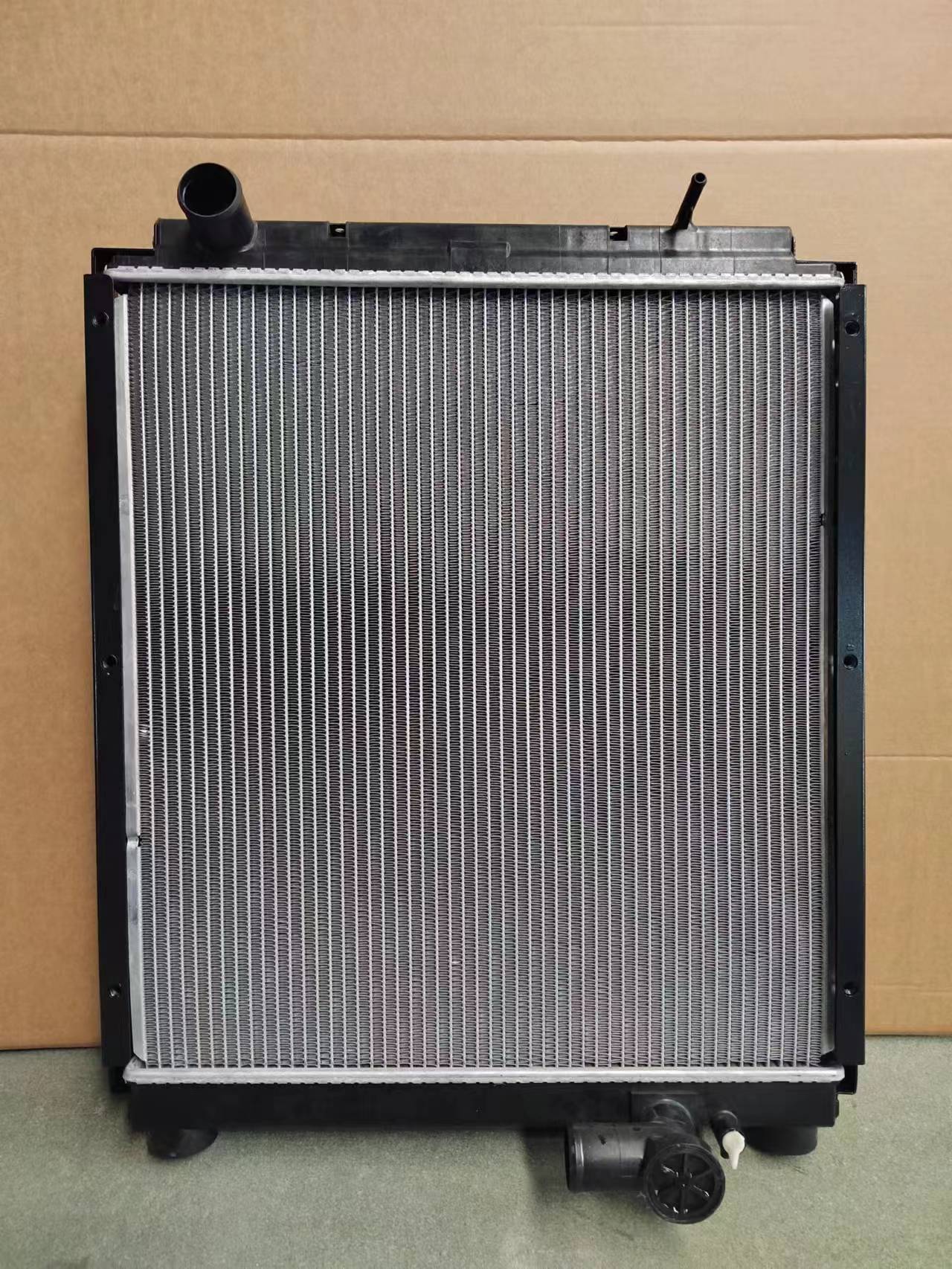 XD1720 福士卡车水箱散热器