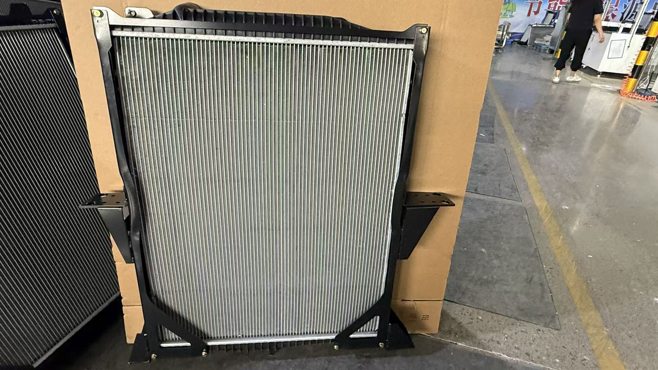 XD034-1 沃尔沃用散热器
