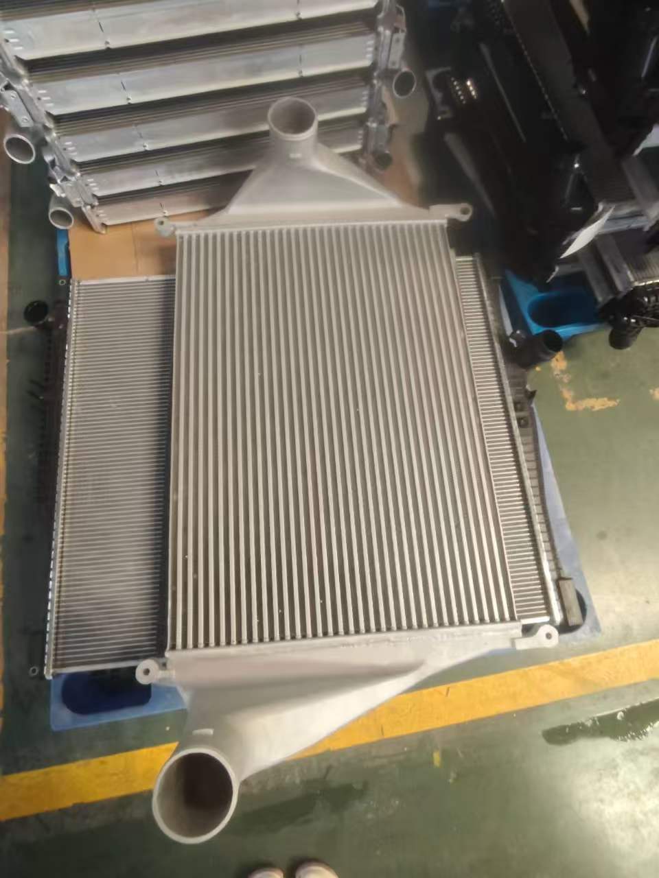 XD70303 适用于 FREIGHTLINER 卡车的中冷器