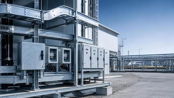 Galvanized Power Distribution Systems: Key Specs, Use Cases, and Selection Points