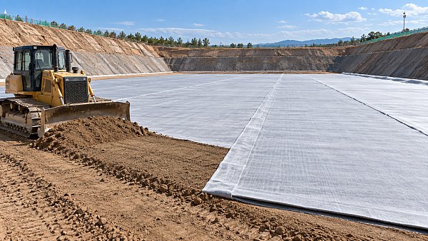 How can bentonite blanket damage be prevented during installation?