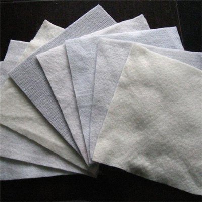 What are the filtration accuracies of non-woven fabric? Corresponding to which requirements