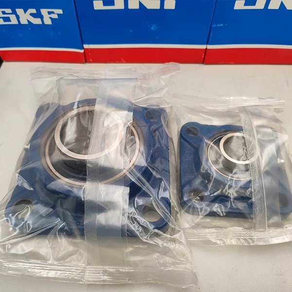 وحدة مبيت محمل كروي بإدخال شعاعي SKF UCF209