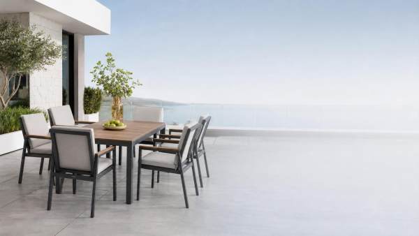 How to Choose Outdoor Furniture for Weather, Maintenance, and Lifespan