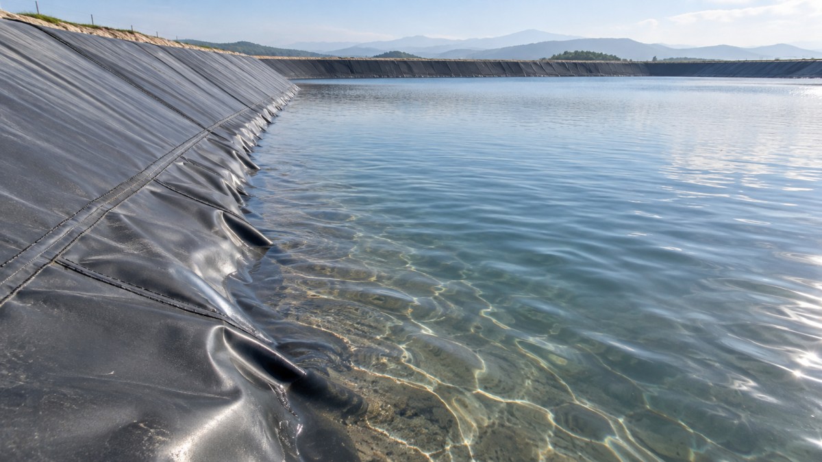 What causes liner wrinkles in geomembrane ponds after filling? What causes liner wrinkles in geomembrane ponds after filling?