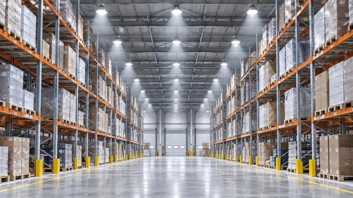 How to size a commercial high bay light for a warehouse ceiling