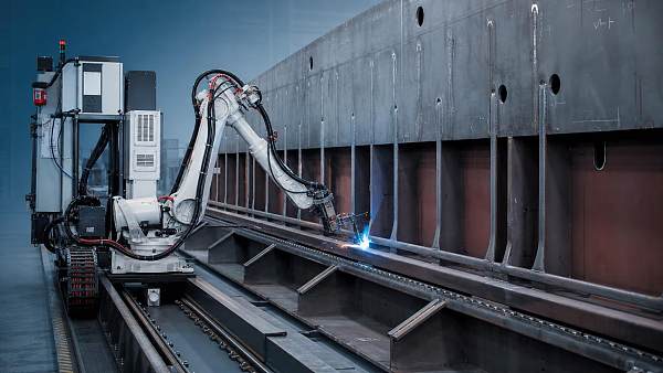 What makes an industrial robotic welder oem fit shipyards