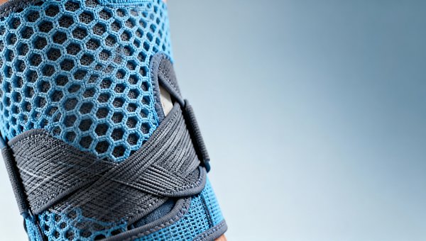 Orthopedic Brace Material Breathability: Neoprene vs. Advanced Knits Orthopedic Brace Material Breathability: Neoprene vs. Advanced Knits