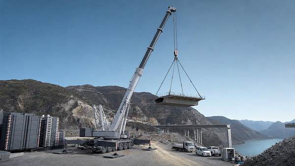 Mobile Crane OEM Selection: Capacity, Reach, Support Mobile Crane OEM Selection: Capacity, Reach, Support