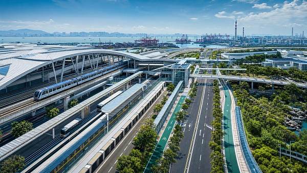 Integrated Mobility Solutions: How to Compare Urban Transit Models