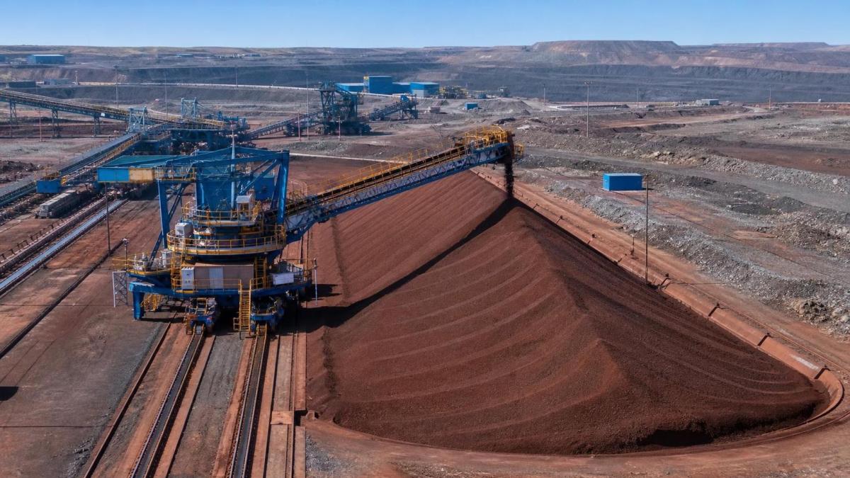 Mining Stackers Explained: How They Build Consistent Stockpiles