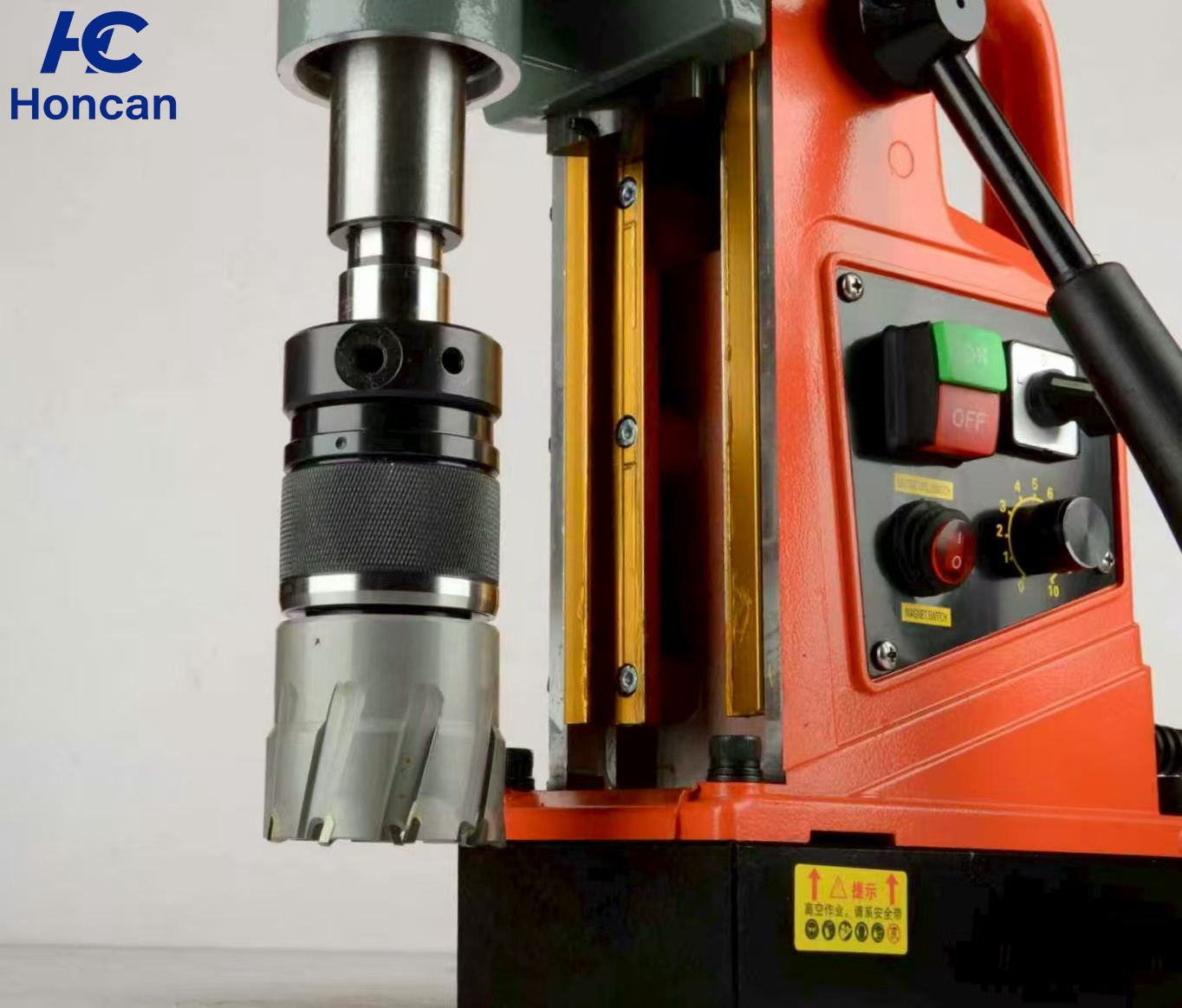 What operators should verify before using the Universal milling machine X8126A