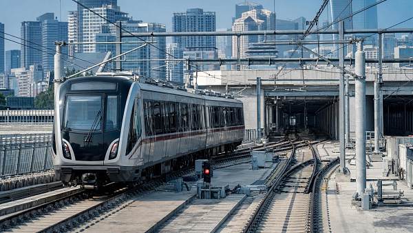 What Rail Benchmarking Misses in Fast Growing Metro Networks