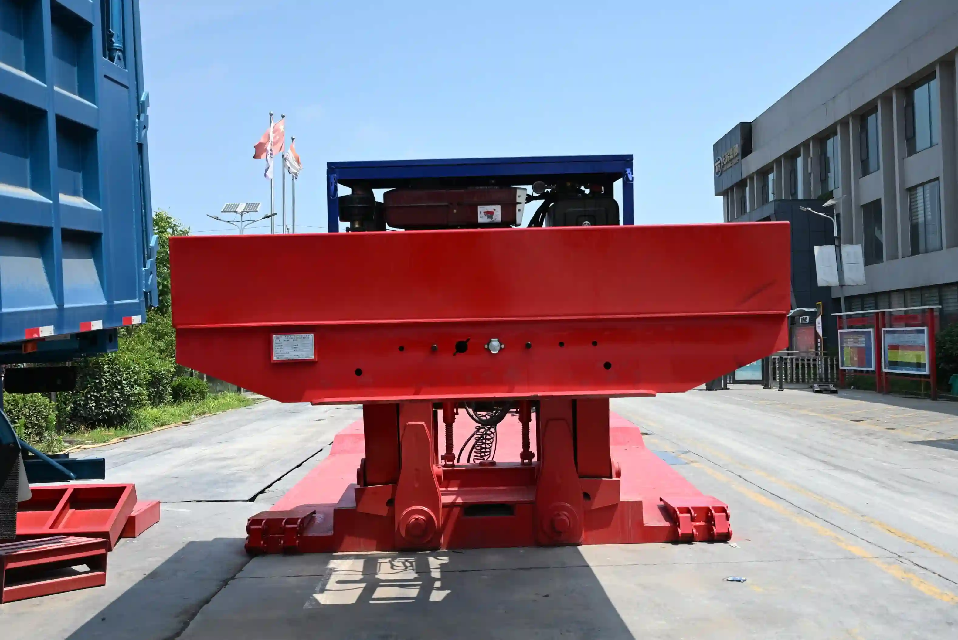 Multi-Axle Hydraulic Removable Gooseneck Lowbed Trailer with Lifting Rear Axles