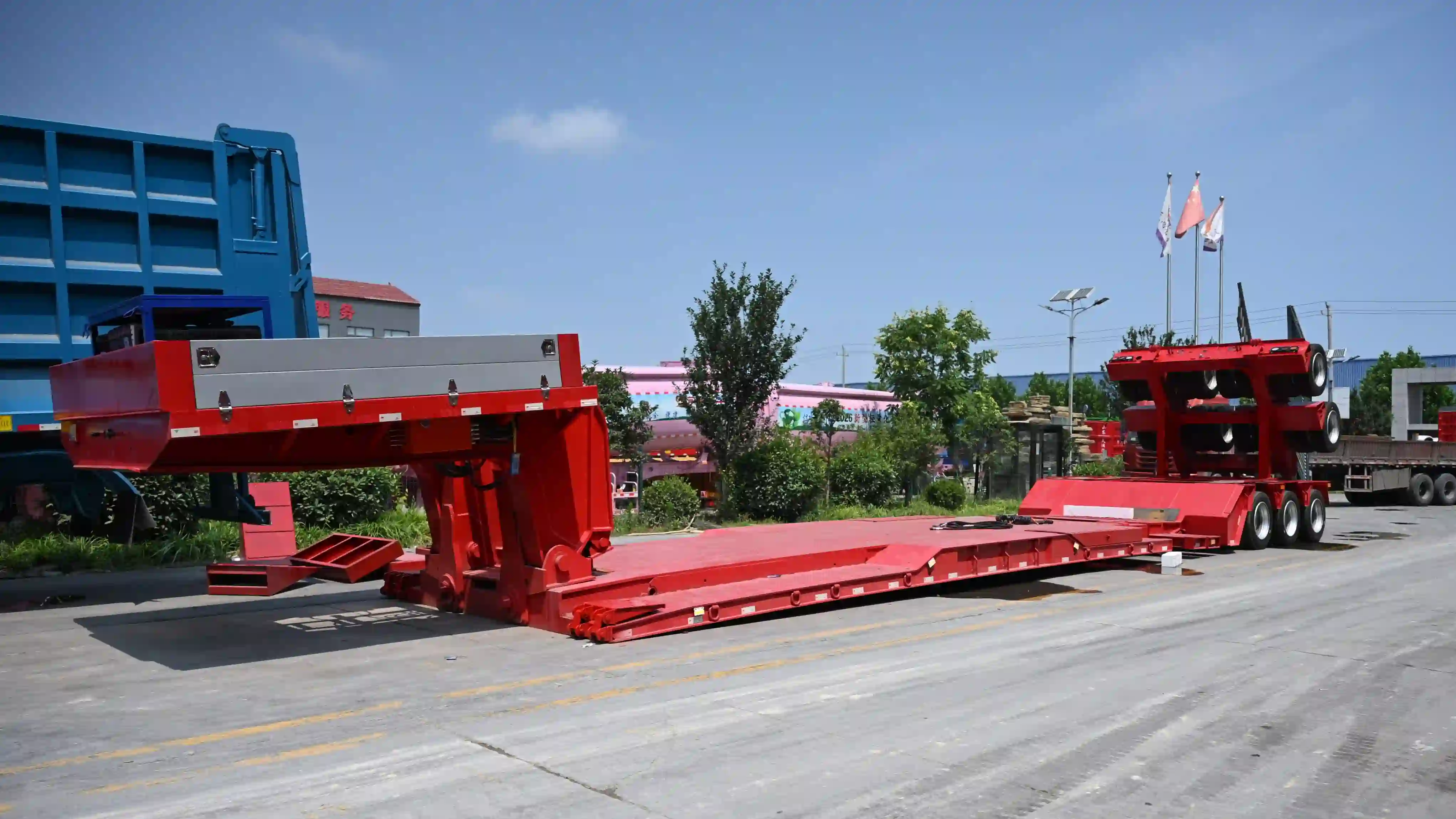 Multi-Axle Hydraulic Removable Gooseneck Lowbed Trailer with Lifting Rear Axles