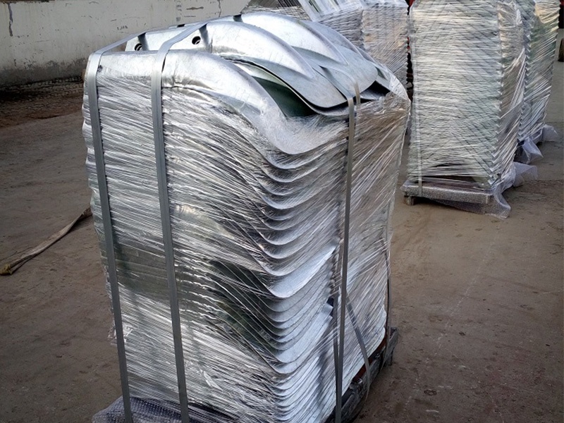 Steel Traffic Barriers: Comparing Galvanized Coatings for Long-Term Exposure
