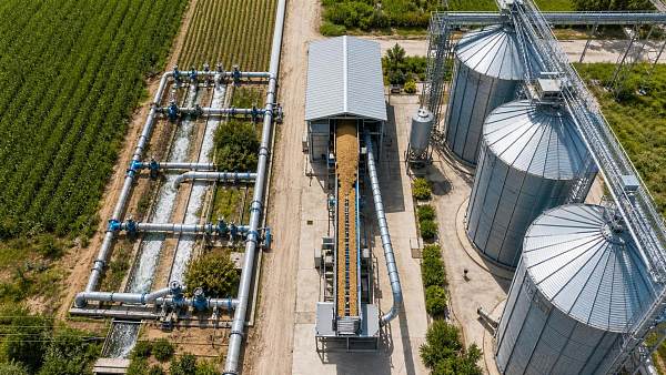 Agricultural Solution Reference: How to Compare Irrigation, Feed, and Storage Options