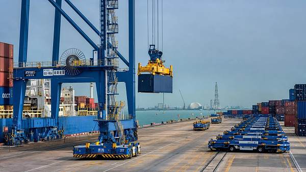 Automated STS Cranes: Capacity Gain or New Bottleneck?