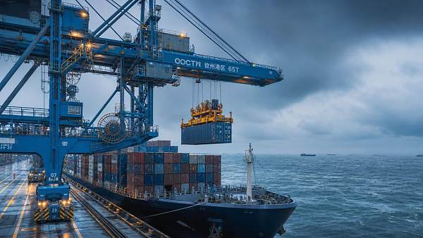 Automated STS Cranes vs Manual Operation in Weather Delays