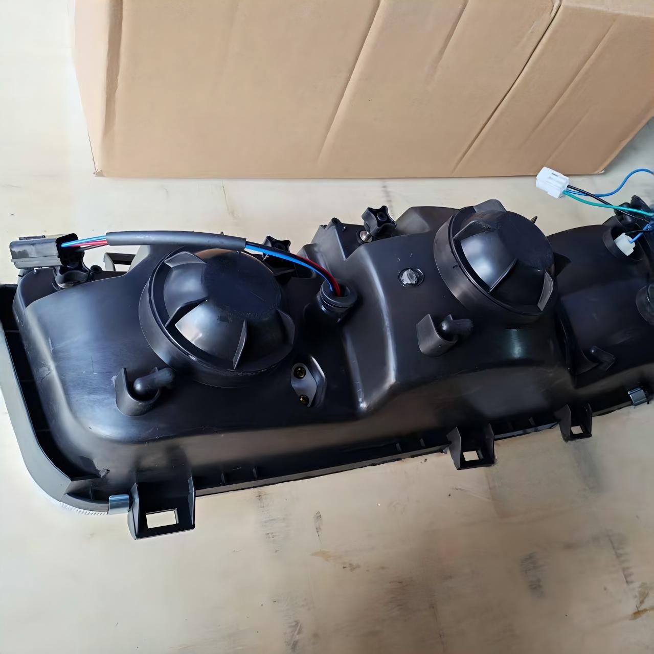 Headlight for SWZ R (Right Side) Heavy Duty Truck Headlamp Assembly